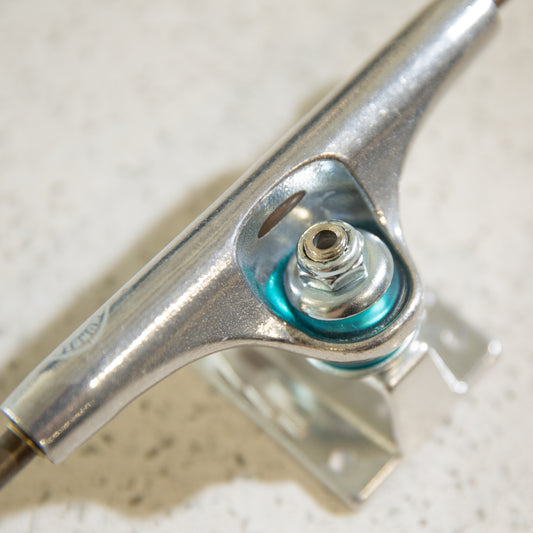 Thunder Hollow Light Polished II Trucks Set